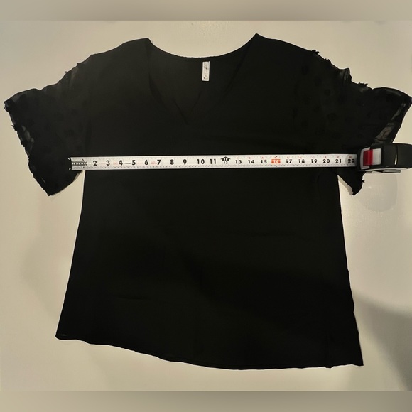 Fashion Collection: Blouse: Black w/ patterned Short Sleeves: X-Large - Picture 5 of 5